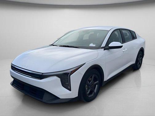 Snow White Pearl 2025 Kia K4 LXS