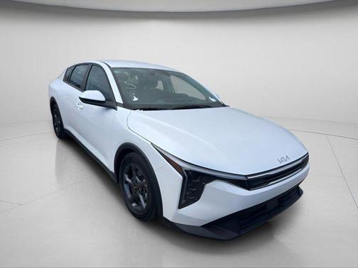Snow White Pearl 2025 Kia K4 LXS