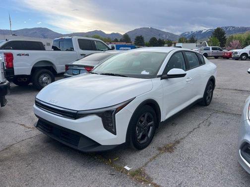 Snow White Pearl 2025 Kia K4 LXS