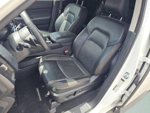 Pearl White Tricoat 2022 Nissan Pathfinder SL