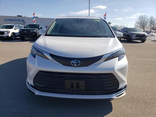2024 Toyota Sienna XLE