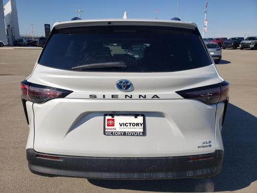 2024 Toyota Sienna XLE