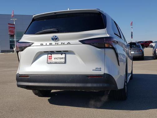 2024 Toyota Sienna XLE