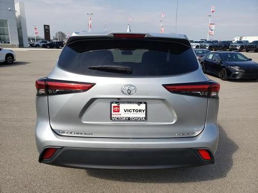 Celestial Silver Metallic 2021 Toyota Highlander XLE