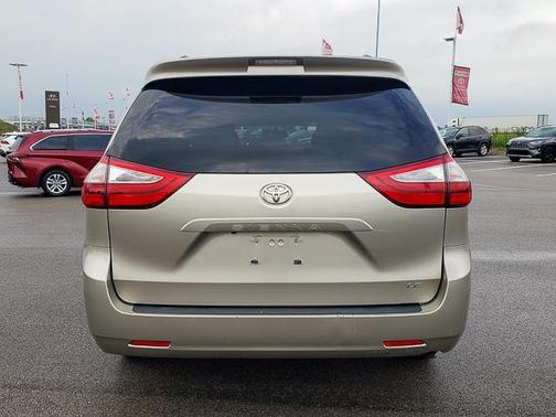 2017 Toyota Sienna LE