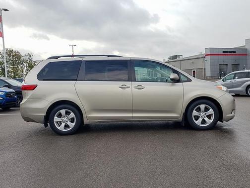 2017 Toyota Sienna LE