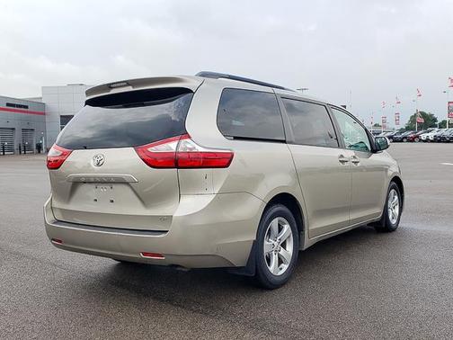 2017 Toyota Sienna LE