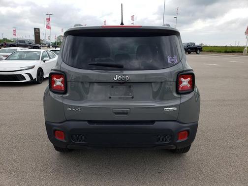 Sting-Gray Clearcoat 2021 Jeep Renegade Latitude