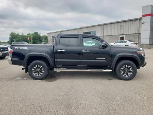 Midnight Black Metallic 2022 Toyota Tacoma TRD Off Road