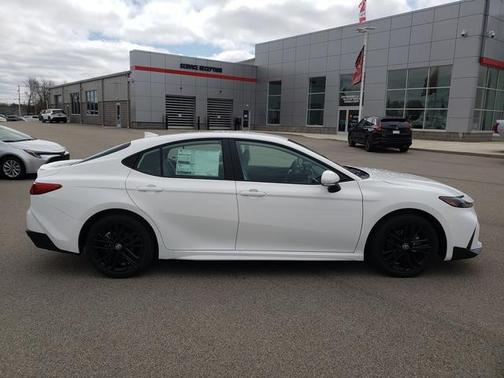 Ice 2026 Toyota Camry SE