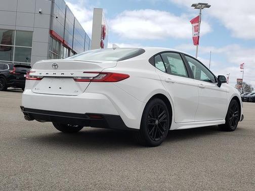 Ice 2026 Toyota Camry SE