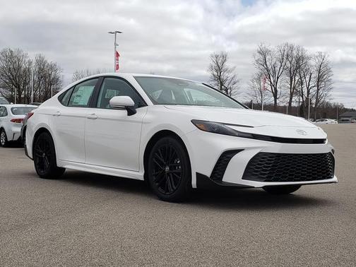 Ice 2026 Toyota Camry SE