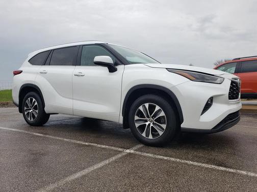 Wind Chill Pearl 2023 Toyota Highlander XLE