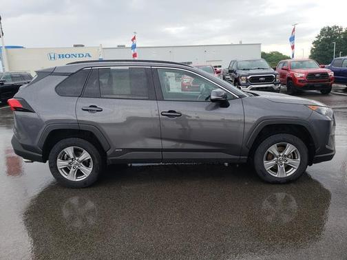 2022 Toyota RAV4 Hybrid LE