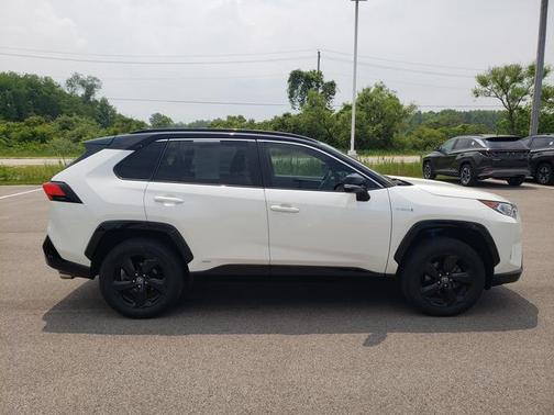 2020 Toyota RAV4 Hybrid SE
