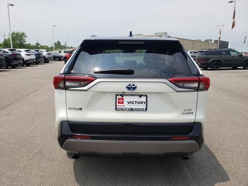 2020 Toyota RAV4 Hybrid SE