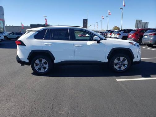 Ice Cap 2024 Toyota RAV4 XLE