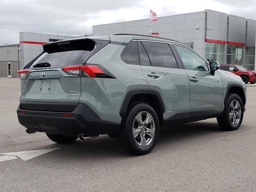 2022 Toyota RAV4 Hybrid XLE