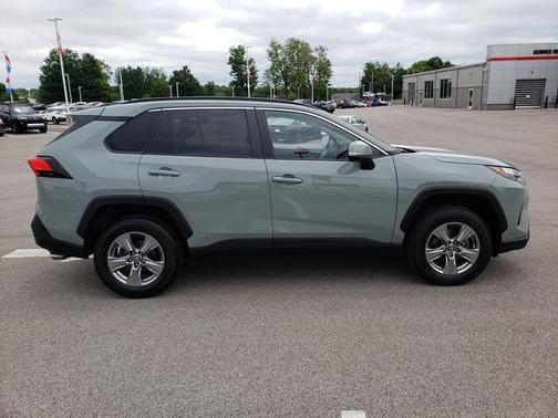 2022 Toyota RAV4 Hybrid XLE