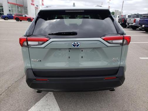 2022 Toyota RAV4 Hybrid XLE