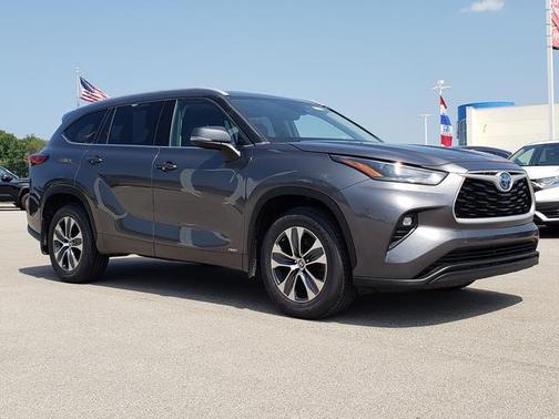 2022 Toyota Highlander Hybrid XLE