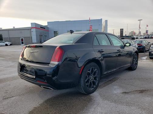 2020 Chrysler 300 Touring