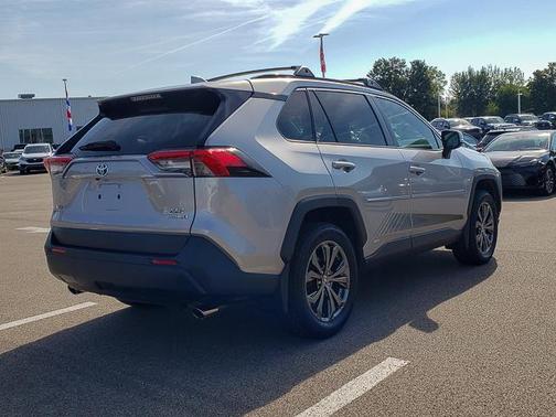 2022 Toyota RAV4 Hybrid XLE Premium