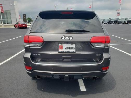 Granite Crystal Metallic Clearcoat 2018 Jeep Grand Cherokee Overland