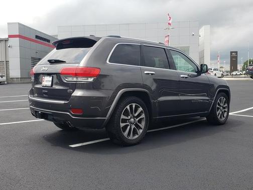 Granite Crystal Metallic Clearcoat 2018 Jeep Grand Cherokee Overland