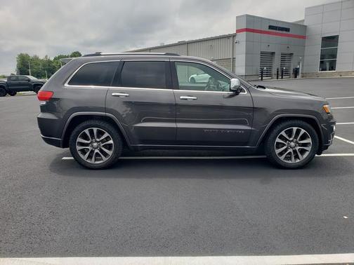 Granite Crystal Metallic Clearcoat 2018 Jeep Grand Cherokee Overland
