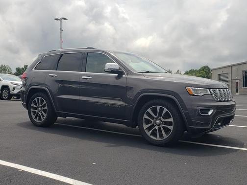 Granite Crystal Metallic Clearcoat 2018 Jeep Grand Cherokee Overland