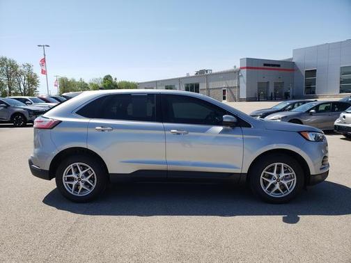 Silver Metallic 2024 Ford Edge SEL