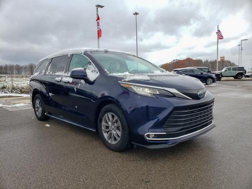 2022 Toyota Sienna XLE