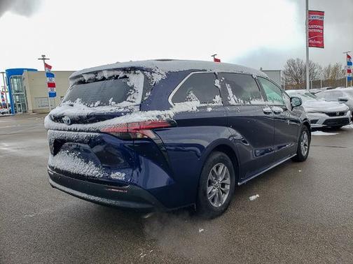 2022 Toyota Sienna XLE