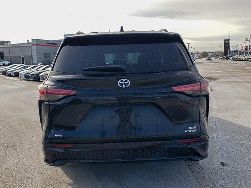 2023 Toyota Sienna XSE 7 Passenger