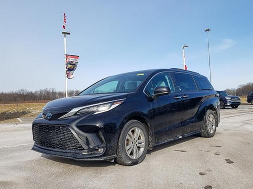 2023 Toyota Sienna XSE 7 Passenger