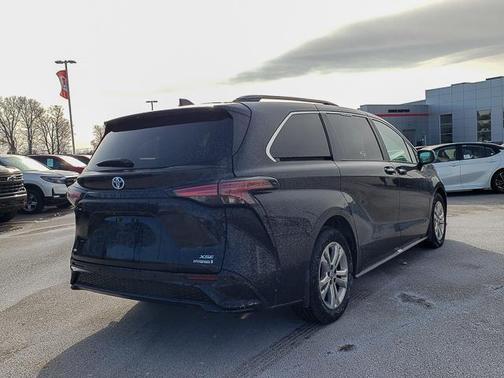 2023 Toyota Sienna XSE 7 Passenger