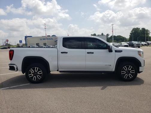 Summit White 2022 GMC Sierra 1500 AT4