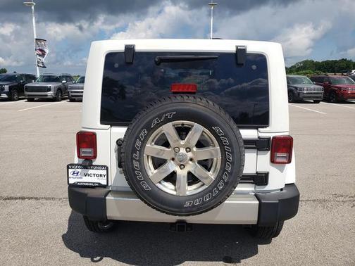 Bright White Clearcoat 2017 Jeep Wrangler Unlimited Sahara