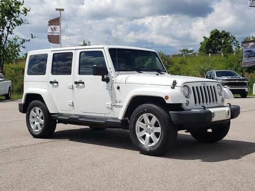 Bright White Clearcoat 2017 Jeep Wrangler Unlimited Sahara