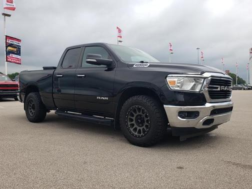 Diamond Black Crystal Pearlcoat 2019 RAM 1500 Big Horn
