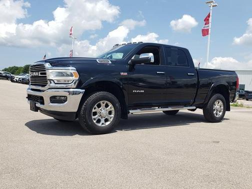 Diamond Black Crystal Pearlcoat 2021 RAM 2500 Laramie Crew Cab 4x4 6'4' Box