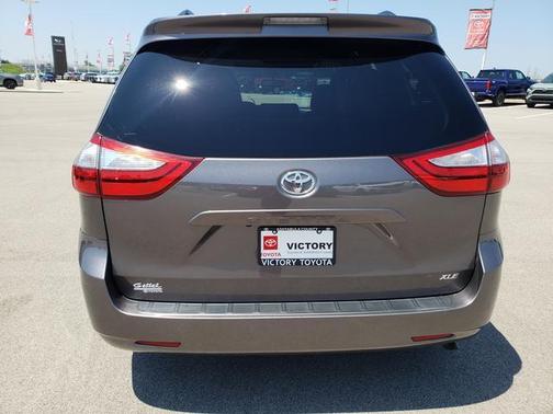 2015 Toyota Sienna XLE