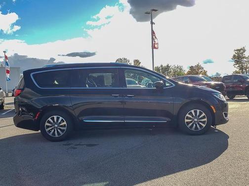 2020 Chrysler Pacifica Touring-L Plus