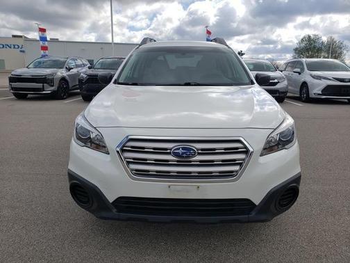 Crystal White Pearl 2017 Subaru Outback 2.5i