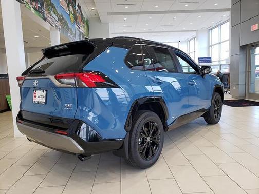 2025 Toyota RAV4 Hybrid SE