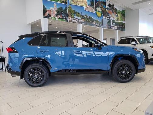 2025 Toyota RAV4 Hybrid SE