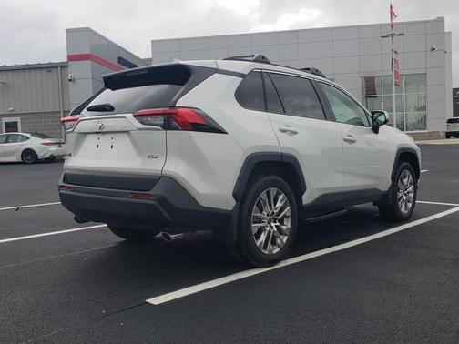 Pearl 2025 Toyota RAV4 XLE Premium