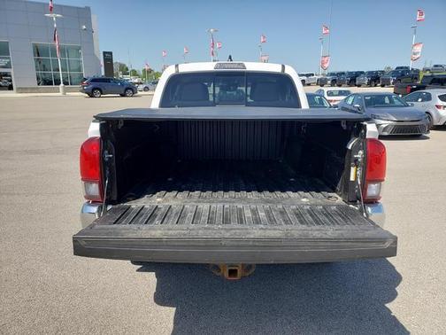 White 2022 Toyota Tacoma SR5