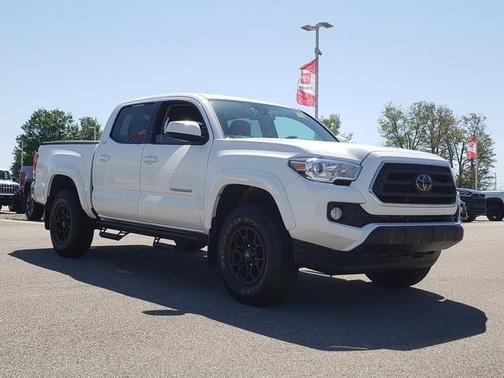 White 2022 Toyota Tacoma SR5